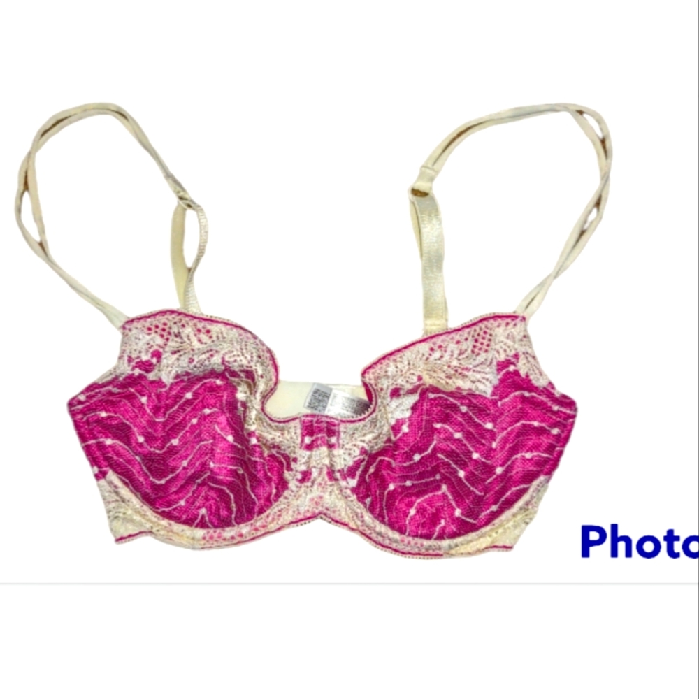 Wacoal 32 D pink and white lace bra